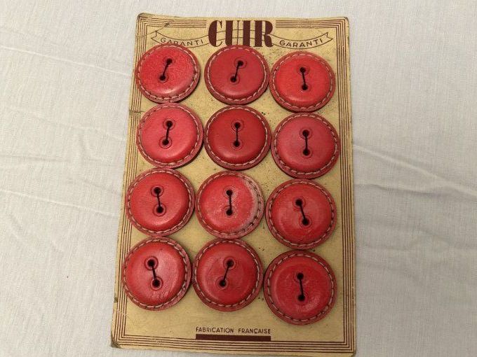 12 Boutons anciens en cuir rouge sur plaque d'origine - LIVRAISON OFFERTE !!!